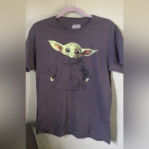 Men’s Medium Grogu Star Wars shirt